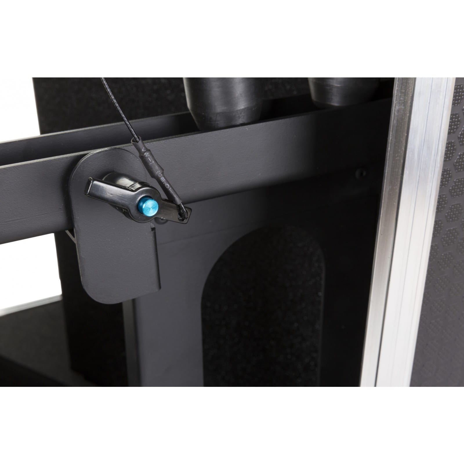 case_for_2xsc-15_close_up_brackets_medium.jpg